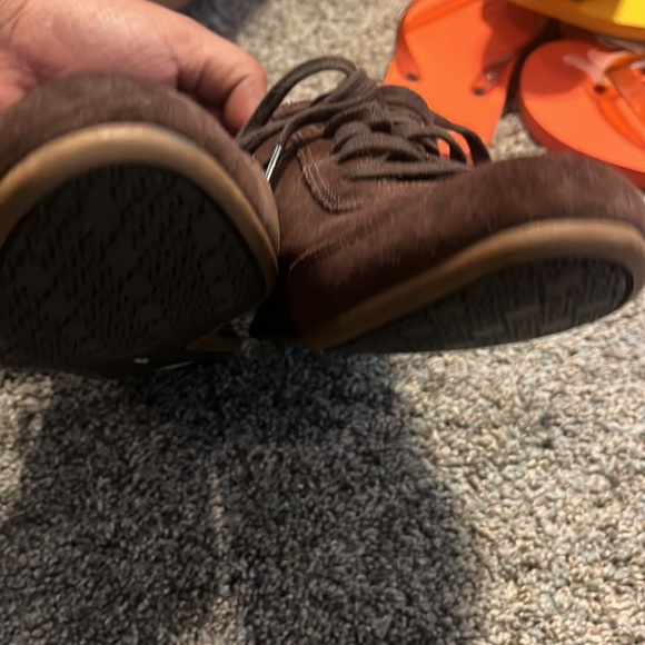 Cole Haan Brown lace up shoe. 8b Barely used. great quality shoe. - Picture 3 of 5